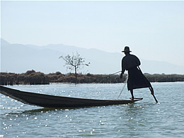 インレー湖　インダー族