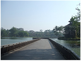 カンドージー湖